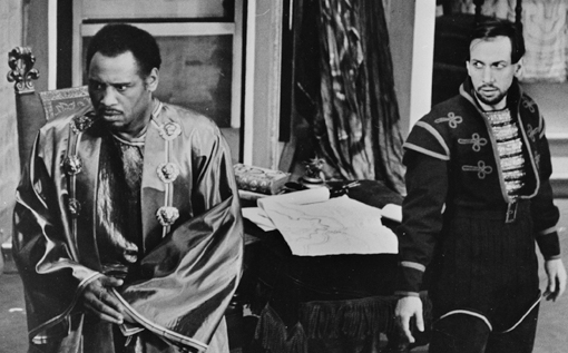 Paul Robeson and José Ferrer in the production of Othello that ran from 1943 to 1945 and which remains the longest running Shakespeare production staged on Broadway to this day. (image: Library of Congress)