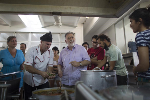 coppola-prepares-pasta-online